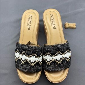 Vintage Cordani black, tan and White Woven Wedge‎ Sandals. Size 39 EU Size 9